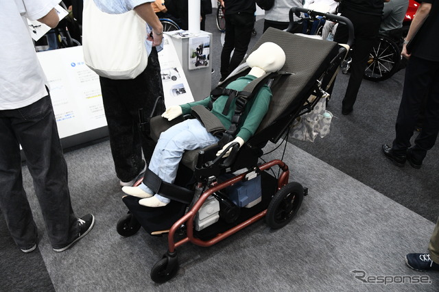 トヨタ自動車/ティルト・リクライニング機構付きモジュラー型車椅子