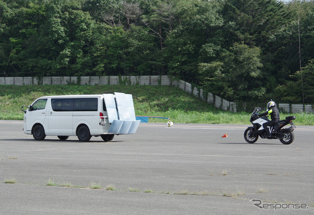 ライダーのブレーキ操作が足りないとシステムが判断した際にブレーキ圧を昇圧する「EBA」