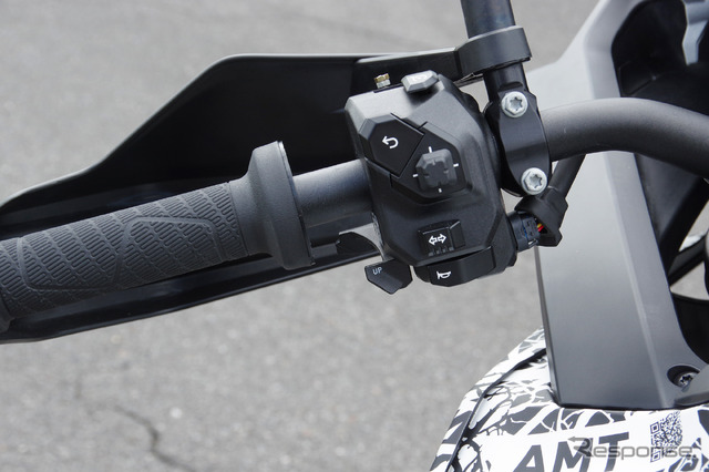 「ACC S&G」のテスト車両はKTMの新型車で、クラッチレバーのないMT車だ