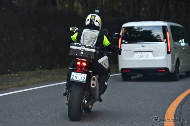 常に安全な車間距離を保つ「RDA」