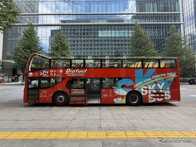 次世代バイオ燃料を給油した日の丸自動車興業のバスの出発式