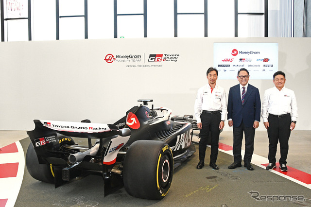 左からHaas F1代表の小松礼雄氏、モリゾウ氏(トヨタ自動車代表取締役会長 豊田章男氏)、TOYOTA GAZOO Racing プレジデントの高橋智也氏