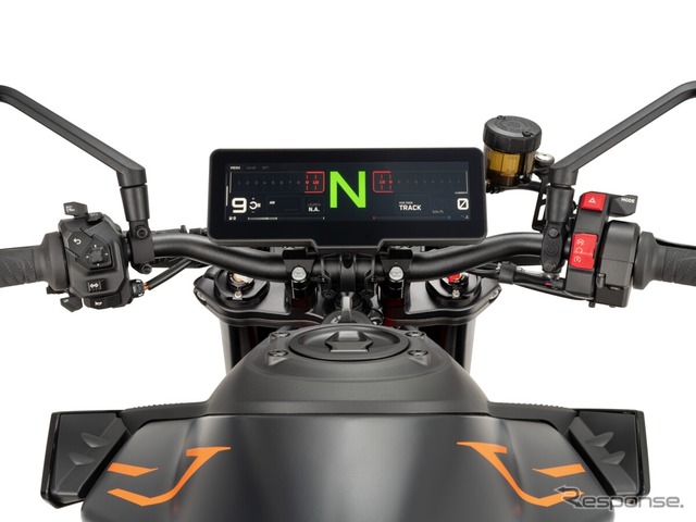 KTMの新型8.8インチ TFTディスプレイ