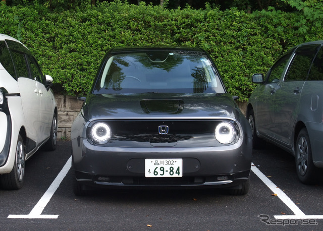 最小回転半径の小ささが貢献しているのか、自動駐車機能の機敏さは並外れていた。