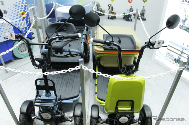 スズキ『SUZU-RIDE』(緑)と『SUZU-CARGO』(青)