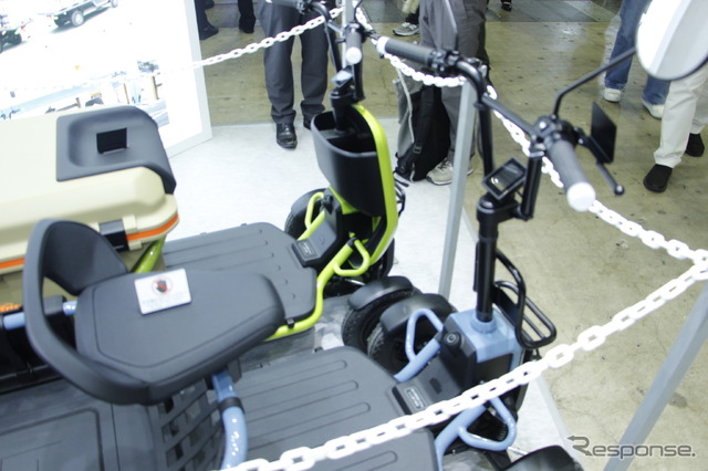 スズキ『SUZU-RIDE』(緑)と『SUZU-CARGO』(青)