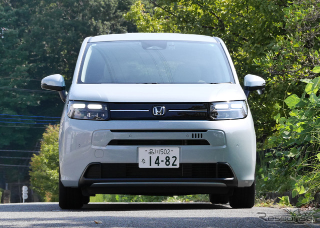 ホンダ フリード e:HEV エア