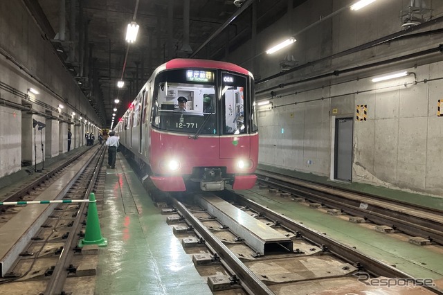 都営地下鉄異常時総合訓練:電車が緊急停止