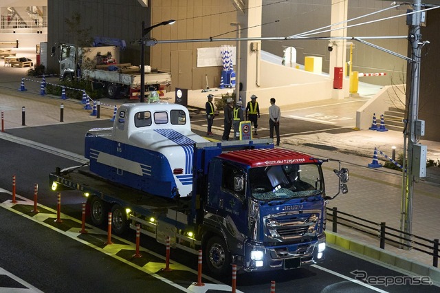 エミテラス所沢:おとぎ電車搬入・設置(10月17日未明)