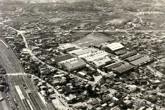 西武鉄道所沢車両工場(1969年)。左下が所沢駅