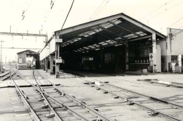 西武鉄道所沢車両工場:向かってひだりから1-2番線、3-4番線建屋(年代不明)
