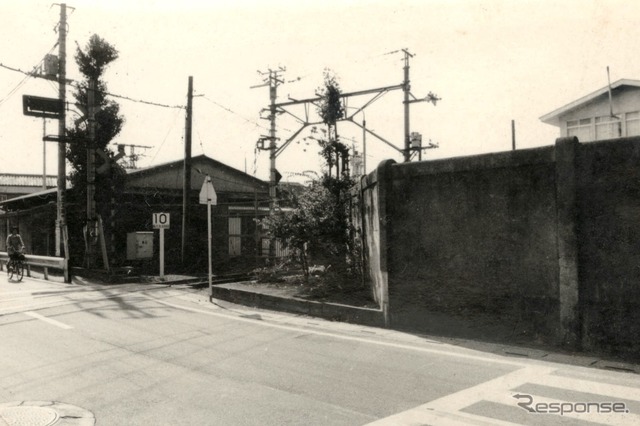 西武鉄道所沢車両工場裏門(1978年頃)