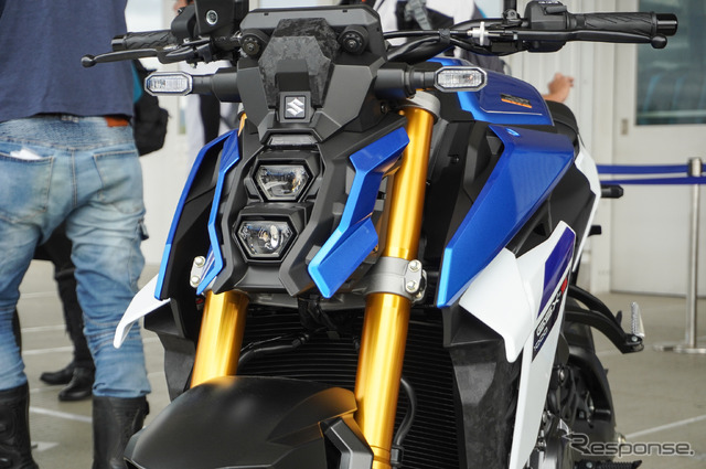 スズキ GSX-S1000(トリトンブルーメタリック)