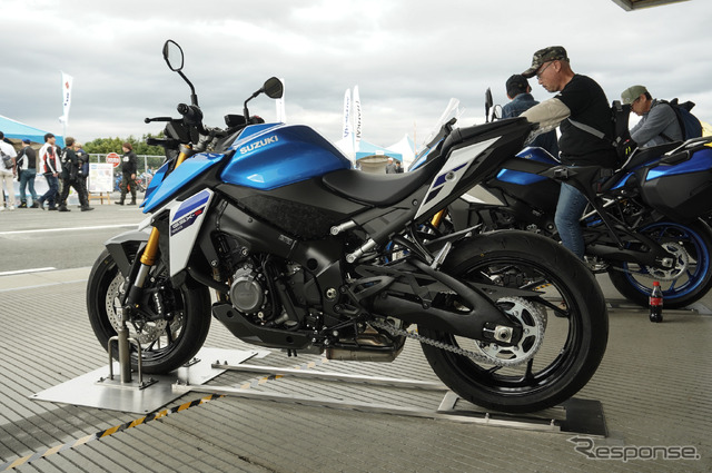 スズキ GSX-S1000(トリトンブルーメタリック)