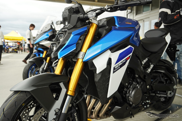スズキ GSX-S1000(トリトンブルーメタリック)
