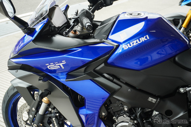 スズキ GSX-S1000GT(パールビガーブルー)