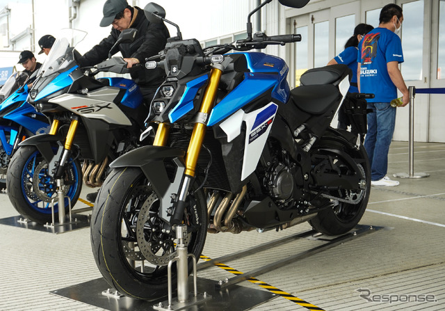 スズキ GSX-S1000(トリトンブルーメタリック)