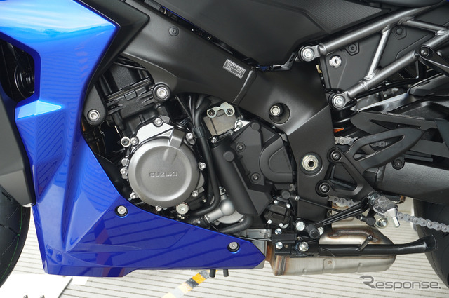 スズキ GSX-S1000GT(パールビガーブルー)