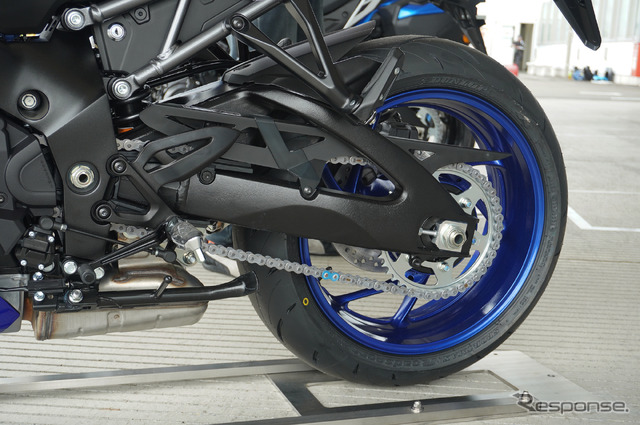 スズキ GSX-S1000GT(パールビガーブルー)