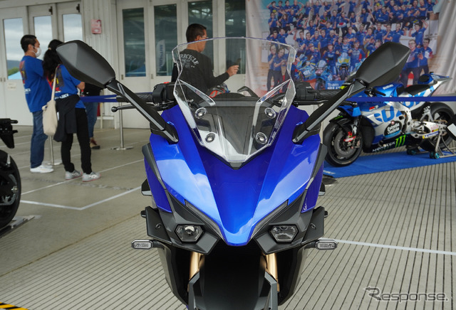 スズキ GSX-S1000GT(パールビガーブルー)