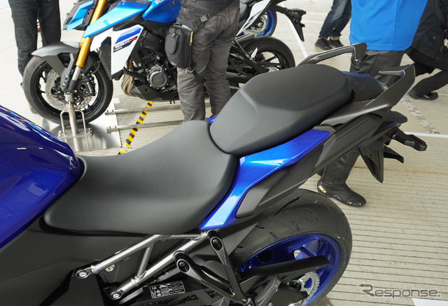 スズキ GSX-S1000GT(パールビガーブルー)
