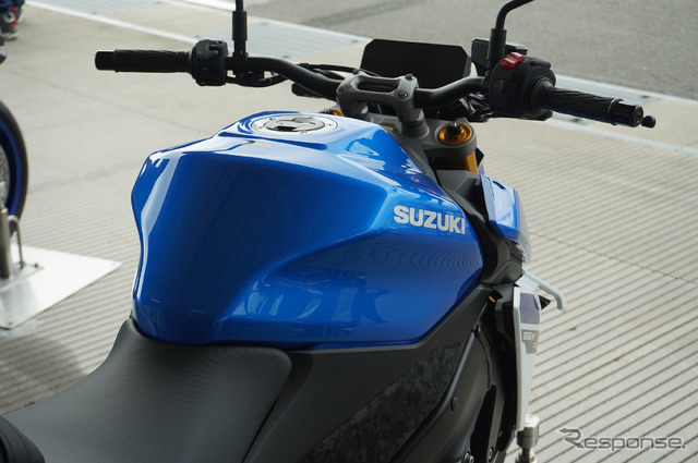 スズキ GSX-S1000(トリトンブルーメタリック)