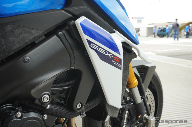 スズキ GSX-S1000(トリトンブルーメタリック)