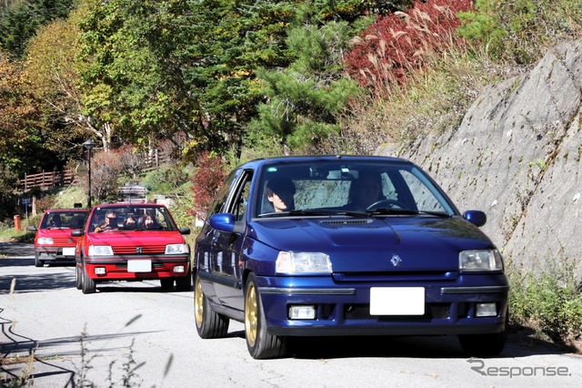ルノールーテシアを先頭にプジョー205CTI、309GTI
