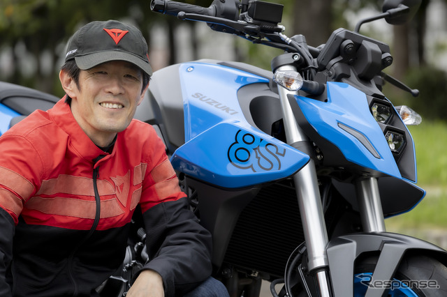 スズキ GSX-8Sと伊丹孝裕氏