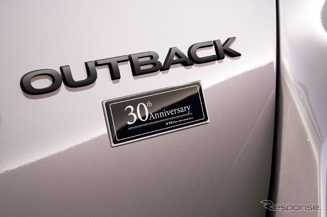 レガシィアウトバック30th Anniversary:30th Anniversary専用リヤオーナメント