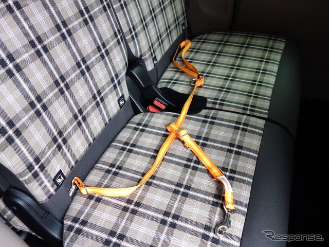 Honda Dogシリーズのペット車外飛び出しリード(N-BOX JOY)