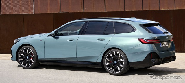BMW i5 ツーリング