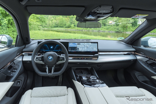 BMW i5 ツーリング