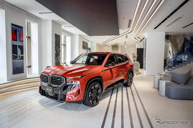 FREUDE by BMWではテーマに沿った特別なクルマが展示されている。写真は最新車種の『XM』