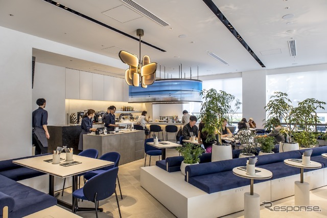 FREUDE by BMWの1階には「ドイツと日本の双方の食文化の強みを高次元で融合させる飲食体験」できるカフェを展開