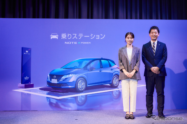 左:有村架純、右:村田直哉チーフマーケティングマネージャー