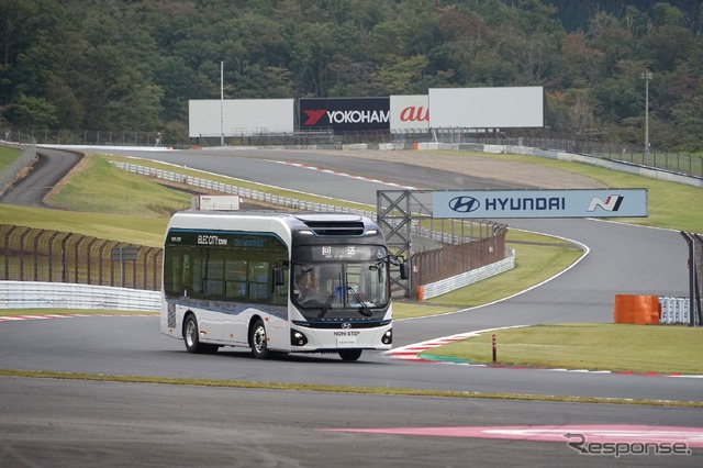 ヒョンデの新型電気バスが富士スピードウェイを初走行