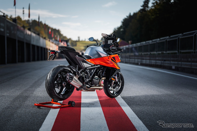 KTM 1390 SUPER DUKE GT 新型