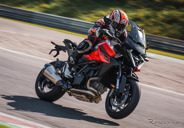 KTM 1390 SUPER DUKE GT 新型