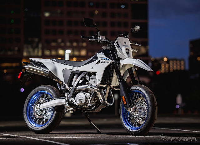 スズキの新型スーパーモト『DR-Z4SM』