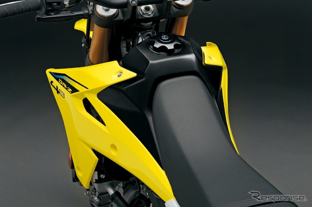 スズキの新型デュアルパーパス『DR-Z4S』