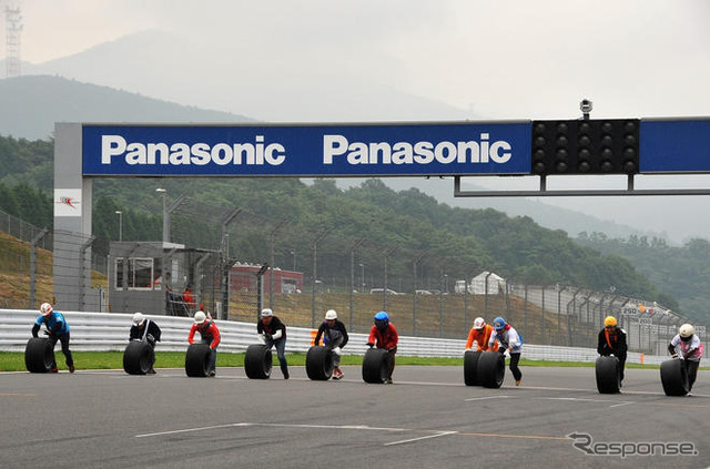 【Fニッポン 第4戦】タイヤ転がしGP…イベントで盛り上がった富士スピードウェイ