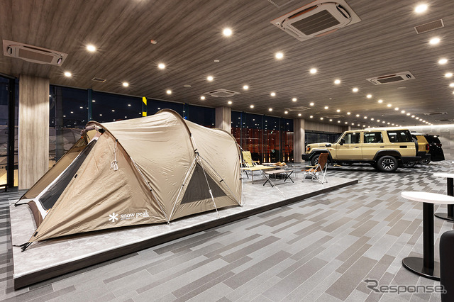 トヨタ・コニック・プロとスノーピークが共同で推進する新業態モデルの第2号店「トヨタカローラ滋賀 近江八幡店」