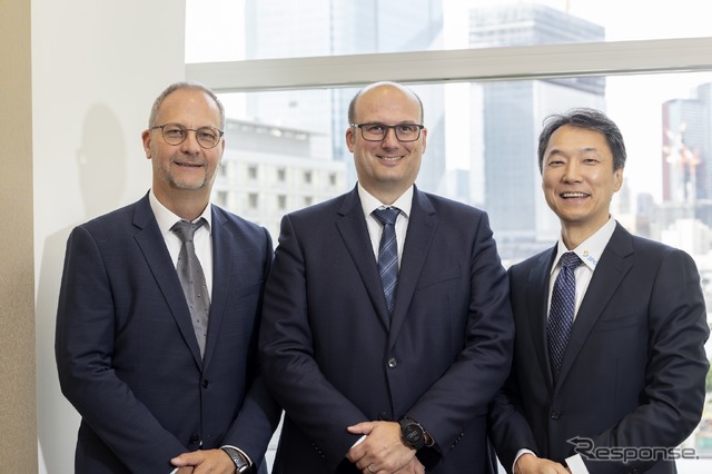 (左から)IPG Automotiveのマイケル・コーヘンVP、ステファン・シュミットCEO、IPG Automotive株式会社の清水圭介社長