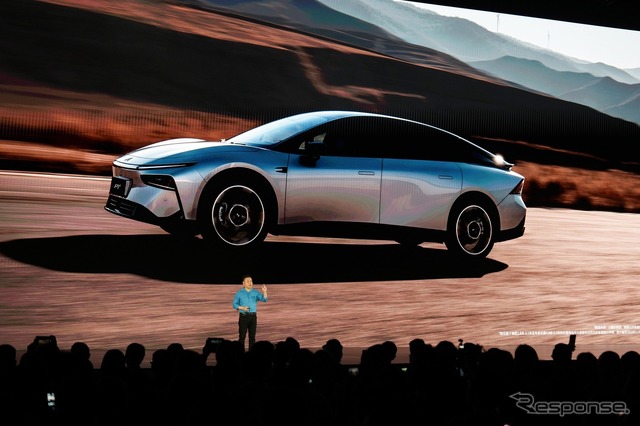 XPENG（シャオペン、小鵬汽車）の世界初のAI定義自動車『P7＋』