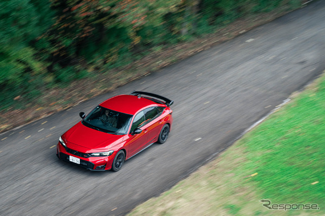 安定した走りを示してくれたモデューロのテールゲートスポイラー付シビックRS