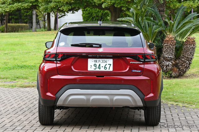 スズキ フロンクス(FF)の真後ろスタイル。デファレンシャルケースがない