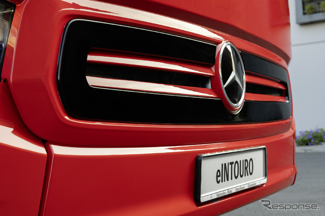 メルセデスベンツの新型EVバス『eIntouro』
