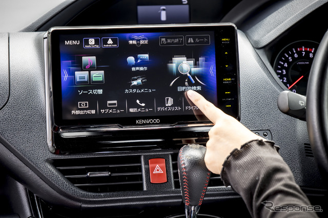 定評ある反応の良い操作感で思い通りに動いてくれる。各画面にはCarPlay/Android Autoアイコンがあり、タッチすれば瞬時に切り替わる