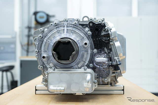 メルセデスベンツが開発を進めるEV向けの「インドライブブレーキ(IN-DRIVE BRAKE)」